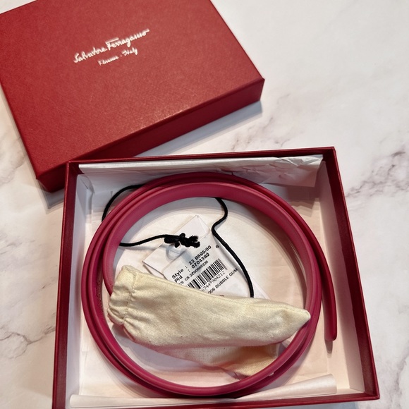Salvatore ferragamo new with tag belt, made in Italy, size 90, come with box - Picture 4 of 7